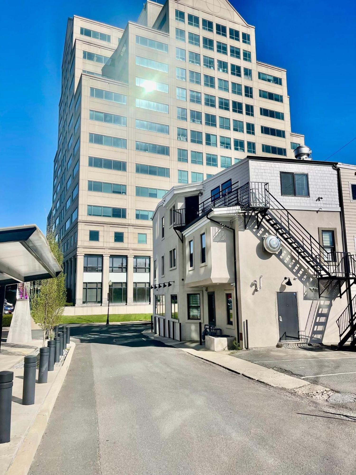 Modern Fully Renovated Suite & Loft In Downtown Trenton Bilik gambar